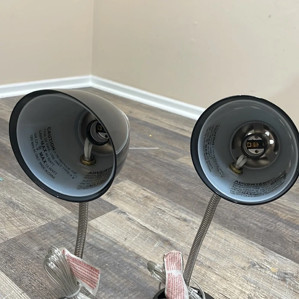 2 Lamps - Picture 6 of 7